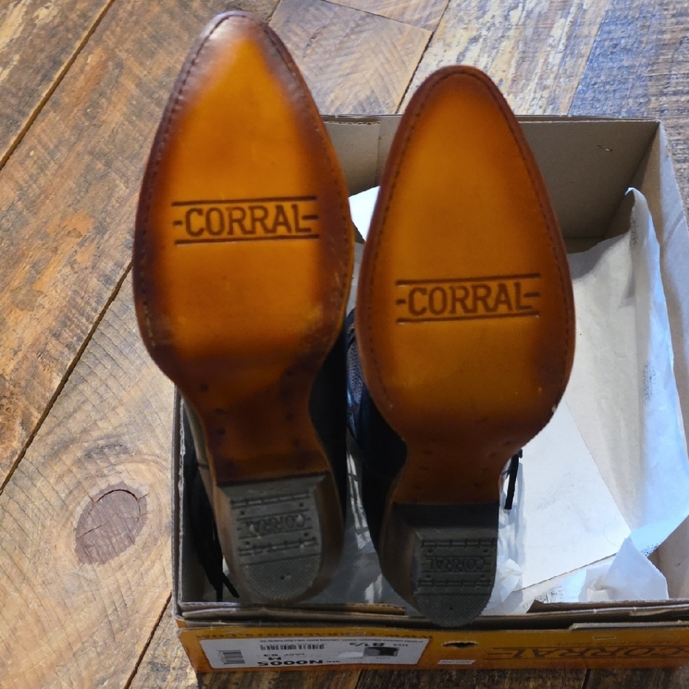 Corral Woman's Tan-Brown Pointed Toe Western Boots